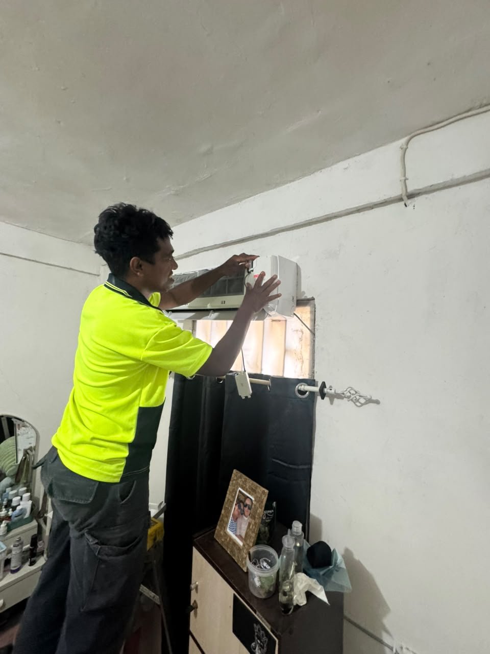 AC Gas Pressure Check